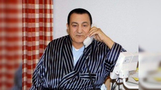 Mubarak pasa del coma a una simple bajada de tensión en unas horas