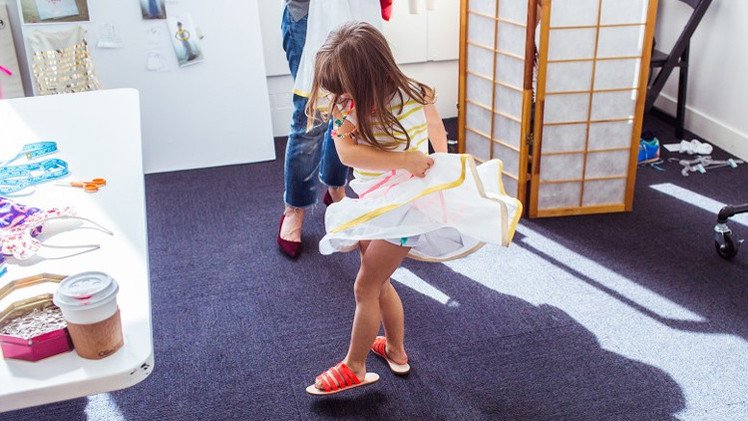 Una niña de 4 años diseñará colección de ropa para una gran cadena de tiendas