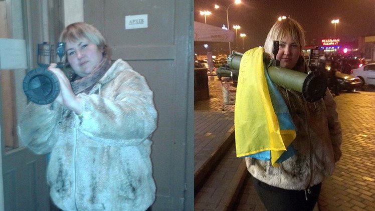Ucrania: Una joven pasea por las calles con un lanzagranadas 