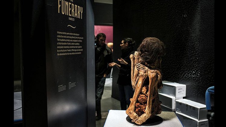 Una momia en posición fetal hallada en Perú se exhibirá en Francia