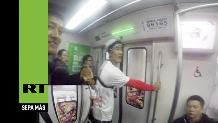 ¿Quién es más veloz, un hombre o el metro de Beijing? 