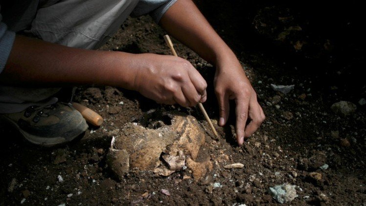 Reino Unido: Resuelven el misterio de un antiguo esqueleto con una rara daga