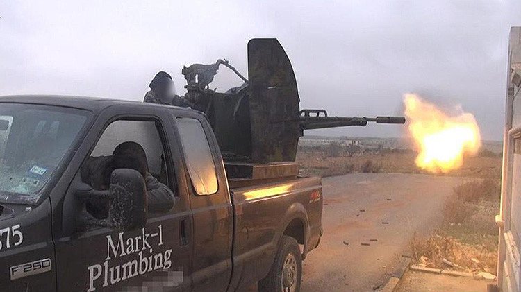 Amenazan a fontanero en EE.UU. tras caer su camioneta en manos de extremistas sirios