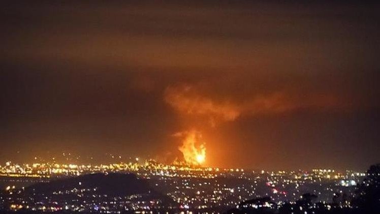 EE.UU.: Llamas de fuego y nubes de humo en la refinería de Chevron en Richmond