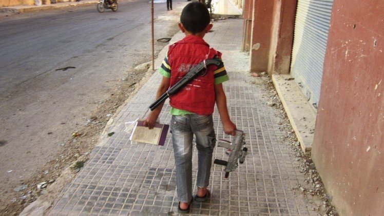Foto: Imagen de un niño de 4 años con un arma de juguete provoca polémica en Twitter