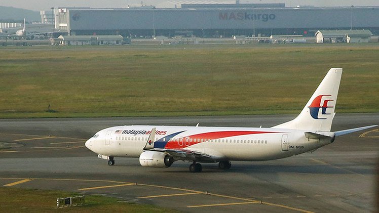 Exdirector aéreo: "El MH370 fue secuestrado por piratas informáticos y derribado por EE.UU."