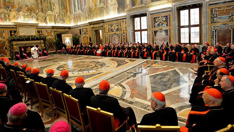 El papa Francisco advierte a los líderes del Vaticano sobre el "Alzheimer espiritual"