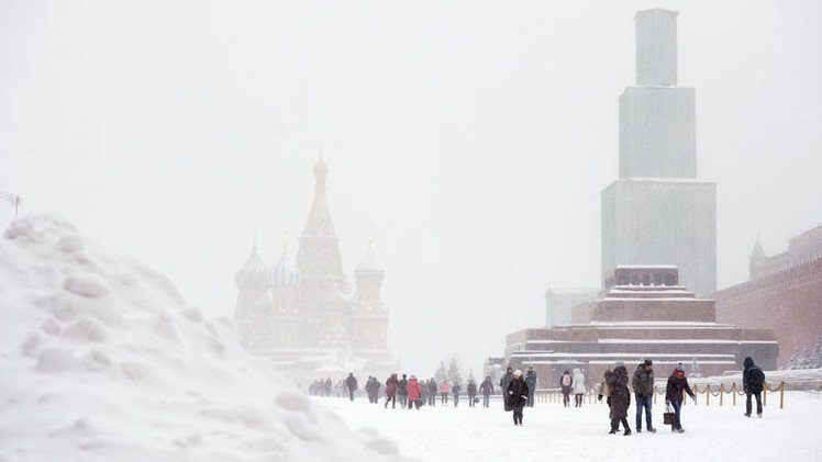 'Blanca Navidad': Fuerte nevada paraliza Moscú y provoca 500 accidentes (Video, Fotos)