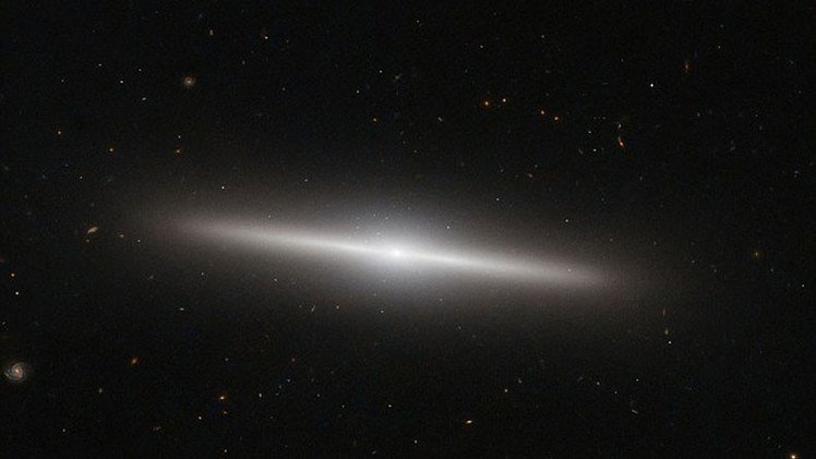 Telescopio Hubble capta el lado hermoso de una galaxia misteriosa