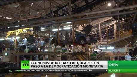 Economista: rechazo al dólar es un paso a la democratización monetaria