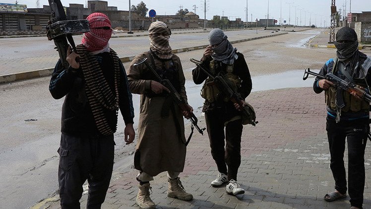 Estado Islámico: los terroristas escapan de una provincia de Irak vestidos de mujer