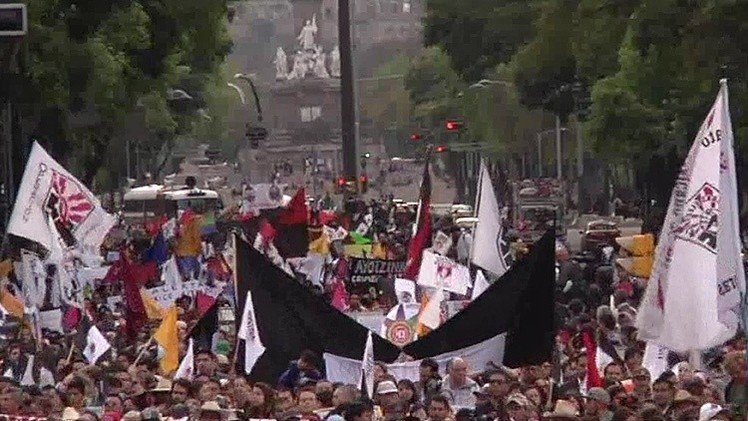 México: El EZLN apoya a los familiares de los 43 estudiantes desaparecidos