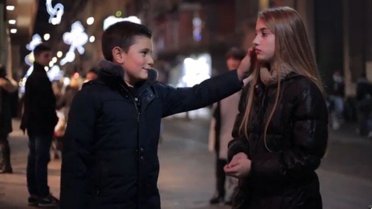 Video: ¿Qué hará un niño si se le pide abofetear a una niña?