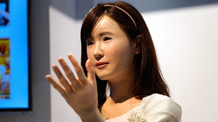 VIDEO: Toshiba presenta un realista robot que nos podría quitar el trabajo