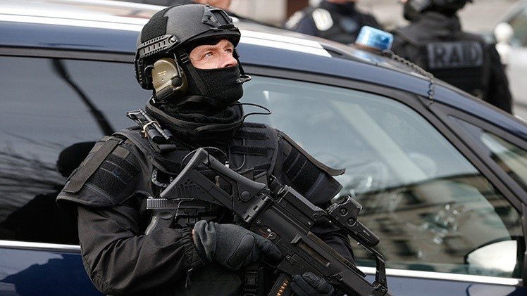 Francia: Un hombre amenaza con explotar su casa en la ciudad de Sète