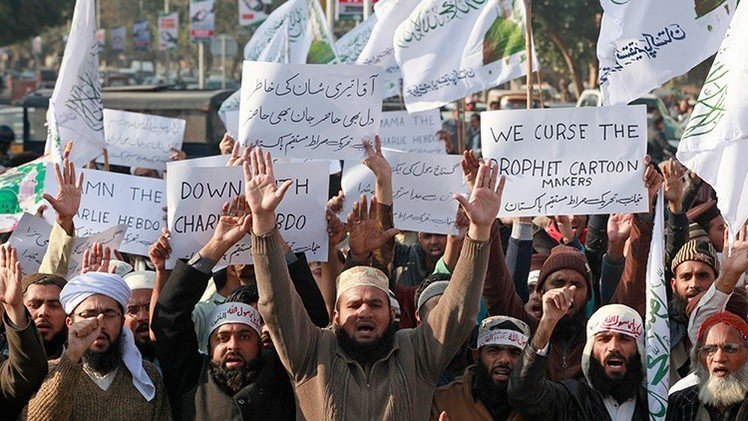 Pakistán: Policía usa gases lacrimógenos contra manifestantes anti-'Charlie Hebdo'