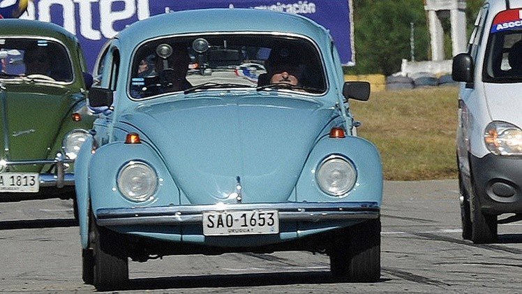 Autostop a lo uruguayo: hace dedo y lo lleva Mujica