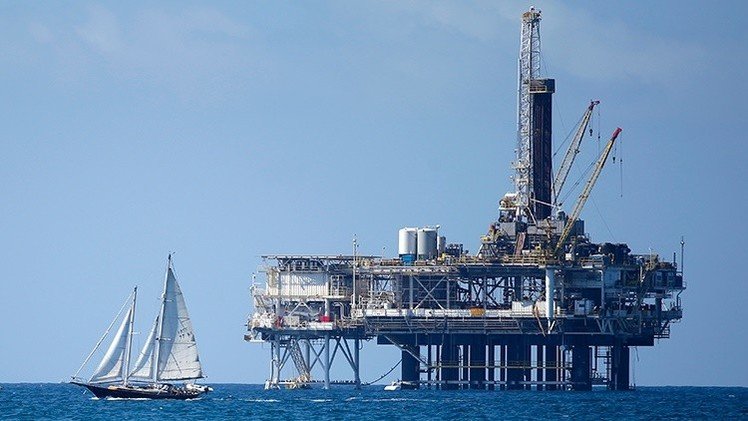 La OPEP se impone en el tablero del crudo: Disminuyen las torres petrolíferas de EE.UU.
