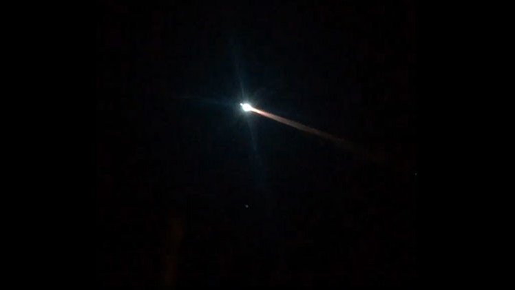 Videos, Fotos: Posible gran meteorito explota y deja su rastro en el cielo de Rusia