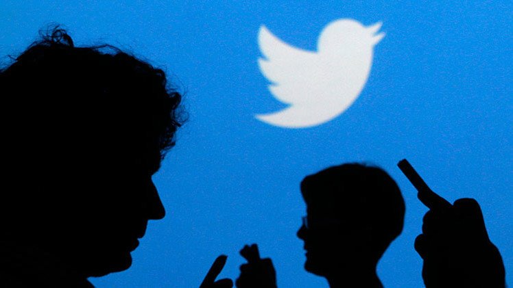 Un limpiabotas español 'regala' cuentas de Twitter a los Gobiernos