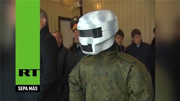 A Putin le demostraron cómo funciona el nuevo 'robot-avatar' motociclista de uso militar 