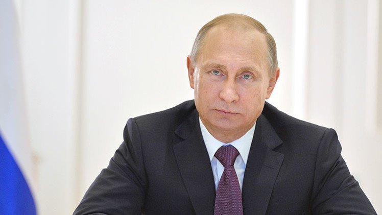 Putin: "La economía mundial se erosiona debido a factores políticos"