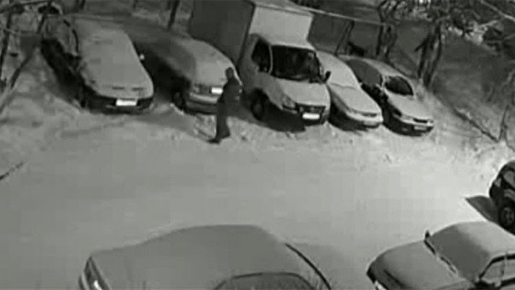 Rusia: Un buen ciudadano limpia la nieve de sus vecinos
