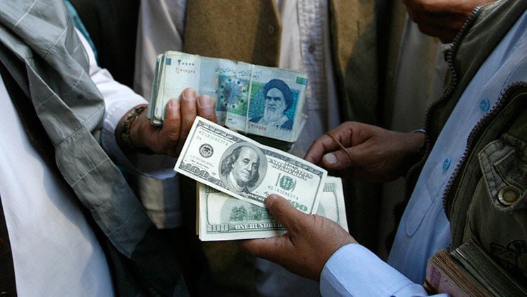 Irán abandona el comercio en dólares y se arma con otras divisas