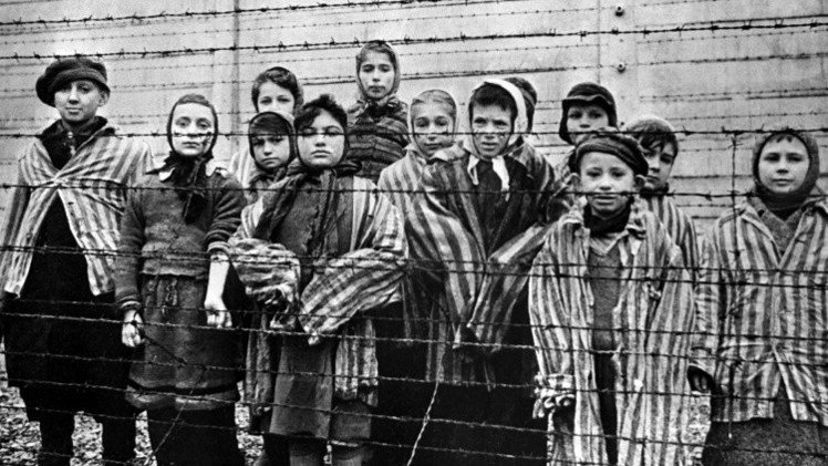 Herida abierta de la historia: ¿Quién liberó la 'fábrica de la muerte' de Auschwitz?  