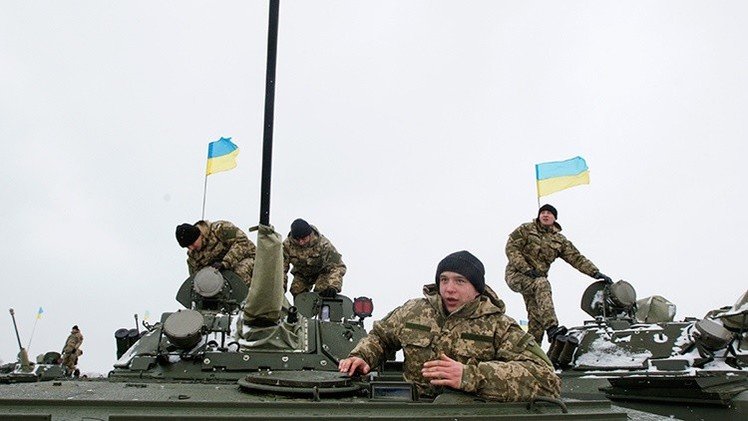 Kiev usa 'tropas de contención' contra la caída moral de su Ejército