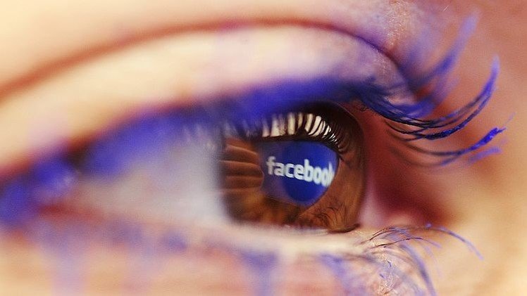 ¿Cómo gana Facebook miles de millones de dólares?