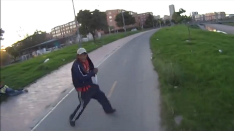 Intento de atraco a punta de cuchillo eludido por un ciclista