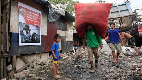 Indignantes imágenes: Enjaulan a niños filipinos antes de la visita del papa