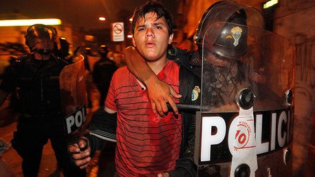 Video: Fuertes enfrentamientos en protesta por la polémica ley laboral juvenil en Perú