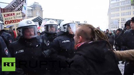 VIDEO: Una protesta contra la educación sexual en Alemania causa choques y heridos
