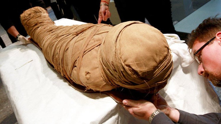 Hallan momias de 1.600 años de antigüedad flotando en un canal egipcio