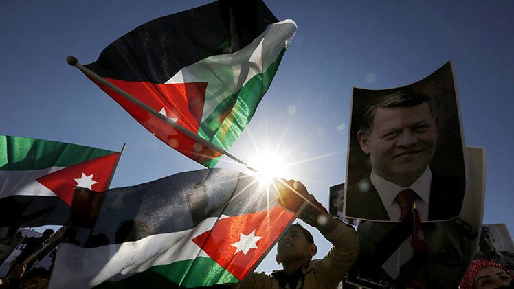 Jordania bombardea al EI tras prometer venganza por la quema de su piloto