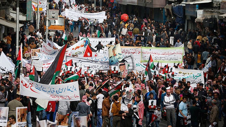 "Muerte al Estado Islámico": miles de personas marchan en Jordania para pedir venganza