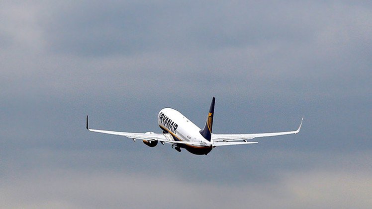 Un avión de Ryanair que cubría la ruta Bucarest-Dublín aterriza en Colonia tras una emergencia