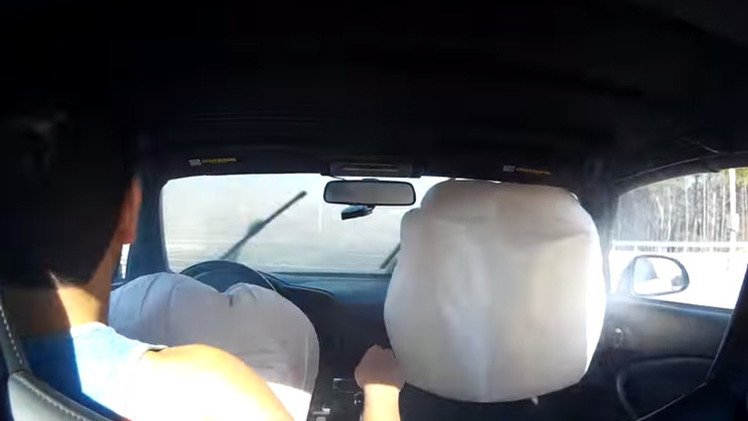 Accidente con suerte: el airbag salva al conductor de sufrir graves lesiones