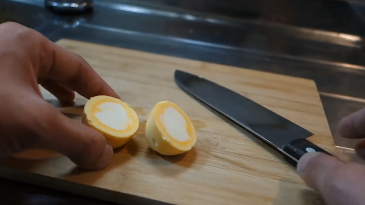 Huevos amarillos con yema blanca: aprenda cómo invertir el color de los huevos