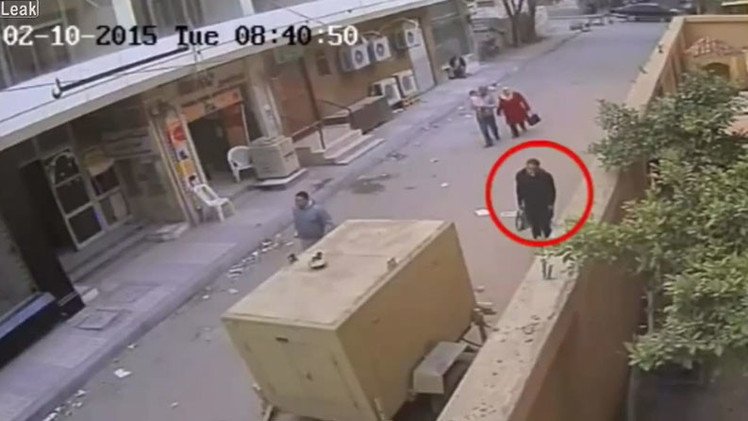 Egipto: Momento en que un atacante coloca una bomba en plena calle y explota