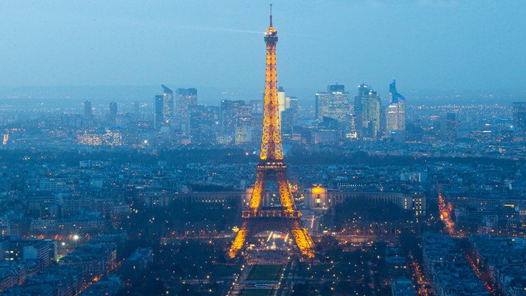 Detienen a tres periodistas de Al Jazeera por volar dron en París
