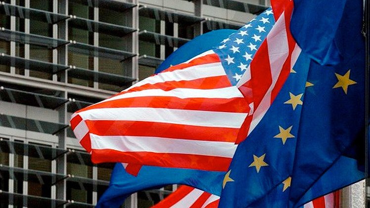 Político checo: "La UE, dirigida por EE.UU., conduce al mundo a una catástrofe"