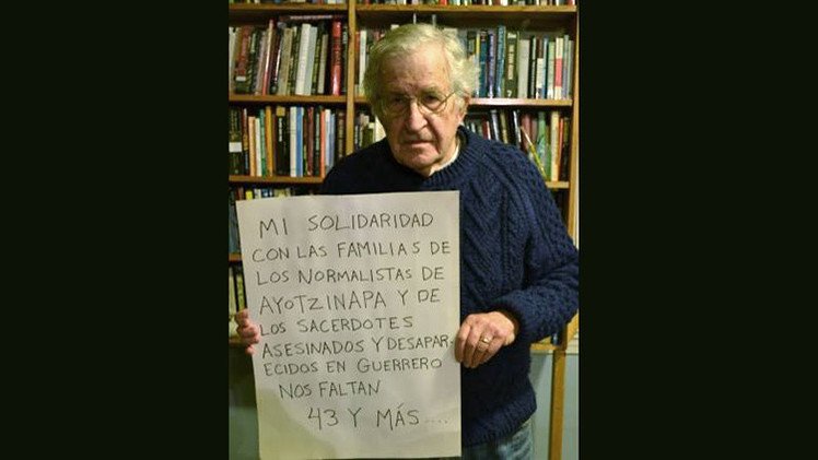 "Nos faltan 43 y más": Chomsky se solidariza por los estudiantes de Iguala