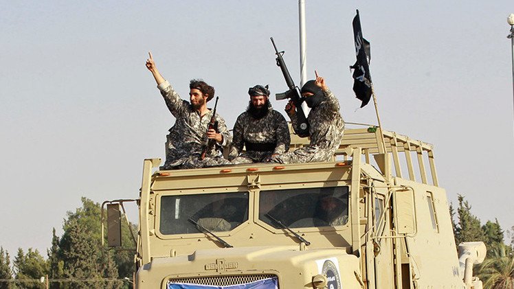 Video capta el horror de iraquíes ante la llegada de un convoy del Estado Islámico