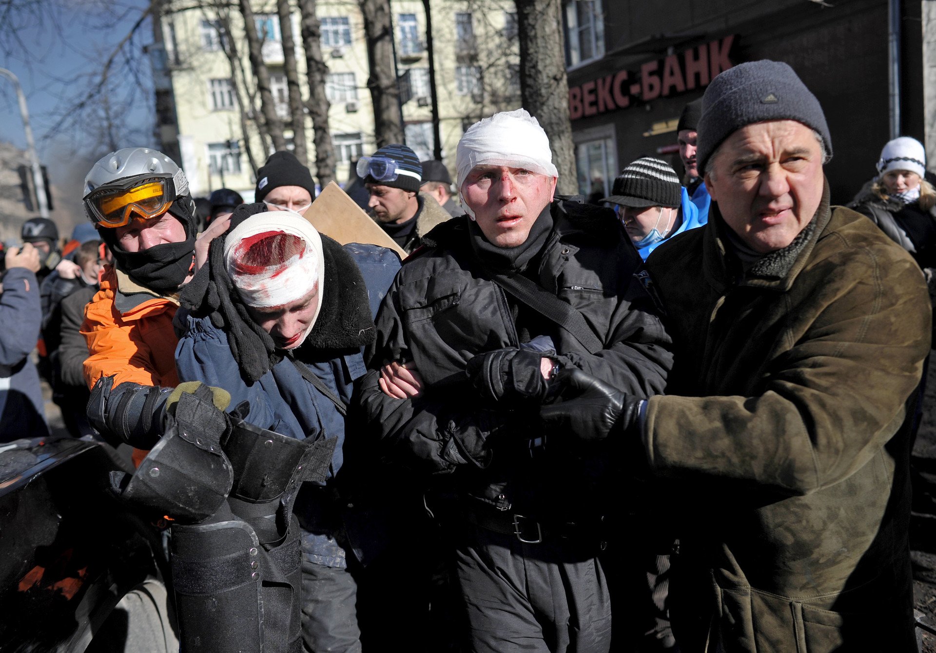 Сколько беркутовцев погибло. 18 Февраля 2014 года Украина Майдан. Кастрюли на Майдане Беркута.