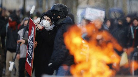 Video, fotos: Policía francesa dispersa con gases y cañones de agua a manifestantes antiviolencia