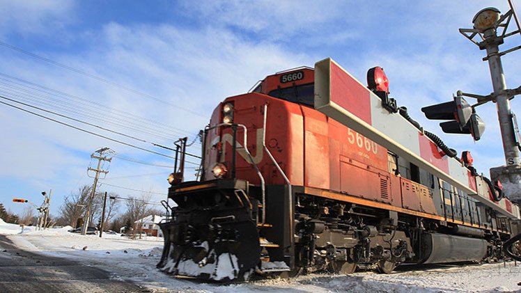 Fotos: Descarrila y se prende fuego un tren que trasportaba crudo en Canadá
