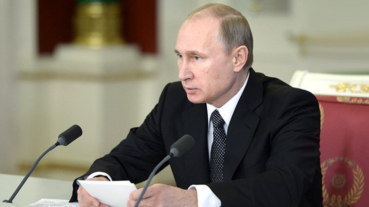 Putin: Recuperamos Crimea para no echar a su gente "bajo la apisonadora de los nacionalistas"
